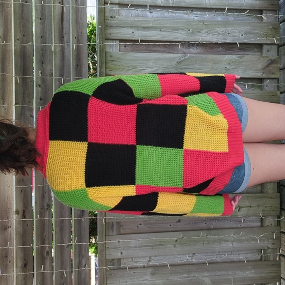 Checkered Sweater - Picture 3 of 4